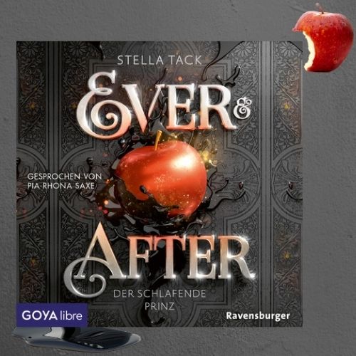 Das Cover von 'Ever & After. Der schlafende Prinz' auf einem schwarzen Hintergrund, daneben, in der Gestaltung an das Cover angelehnt, ein angebissener Apfel und eine schwarze Pfütze