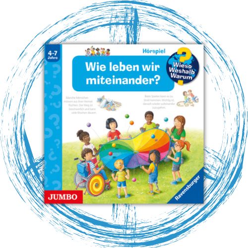 Das Cover des Hörspiels 'Wieso? Weshalb? Warum? Wie leben wir miteinander?' vor dem weichgezeichneten Hintergrund eines blauen Peace-Zeichens.